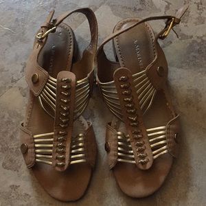 Gold and Tan Sandle - great condition